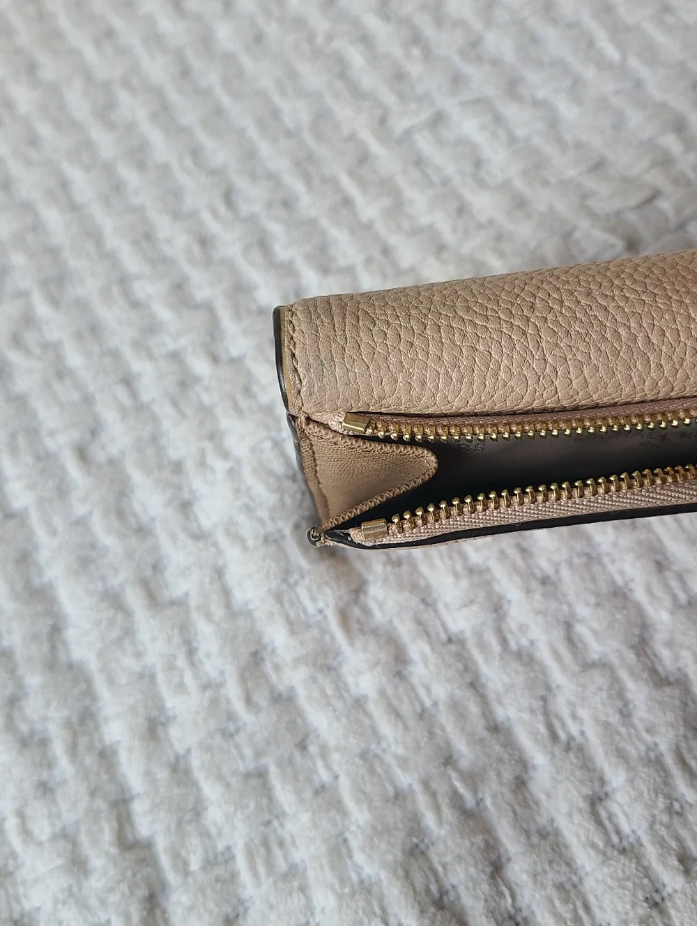 MICHAEL KORS Pebbled Leather Small Wallet in Beige with Gold Logo - Picture 6 of 12